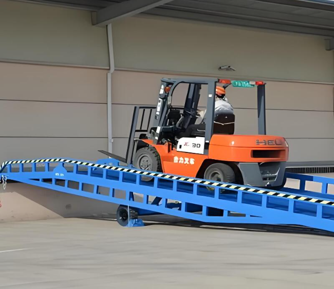 积石山移动式卸货平台（叉车用）